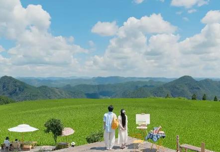 从“打卡”到“旅居”的慢生活样本