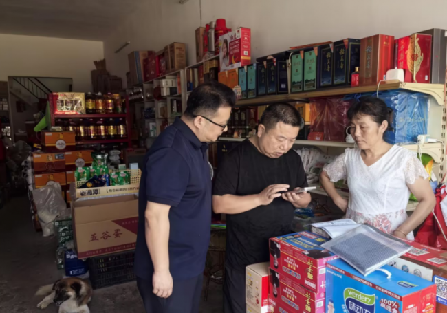 湖北红安烟草：普法走访进终端 法治服务零距离