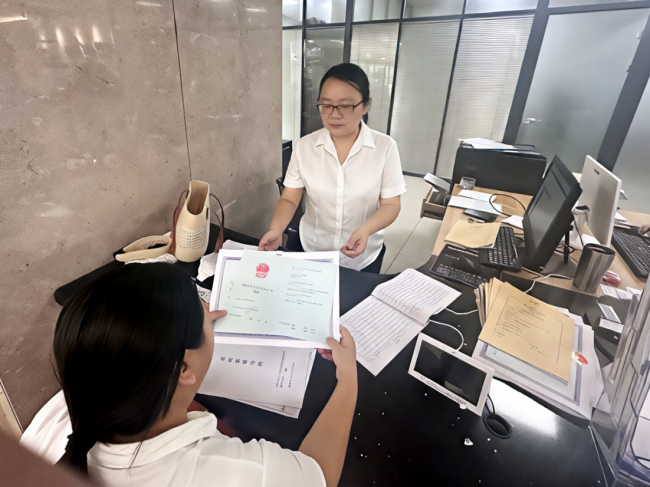 窗口提质优服务 便民办事暖人心