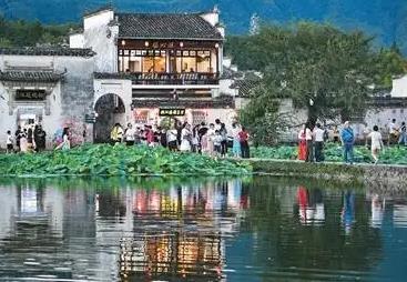 暑期游火热收官，“躺游”“县域游”释放新活力