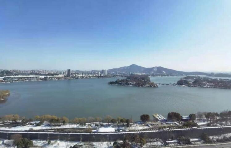 从住得近到住进风景：南京玄武湖住宿如何承接城市微度假