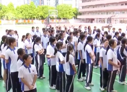 “深圳校服真香”话题冲上热搜 背后是什么引发家长热议