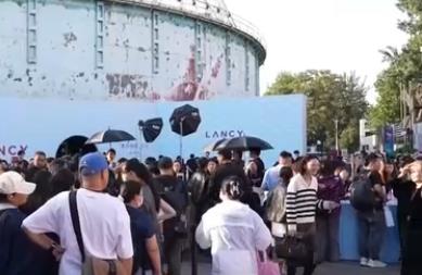 从时装秀场到线上卖场 “消费零时差”体验成为带动消费新引擎
