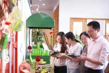 老手艺“活起来、火出圈、进万家” 匠心国货在新时代消费市场绽放全新光彩