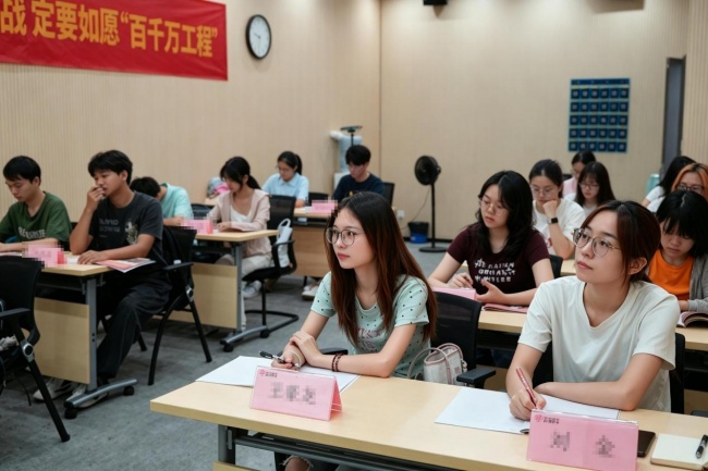 产教融合破解校职场断层，南方新华携手重庆科技大学共建“金鹰班”人才项目
