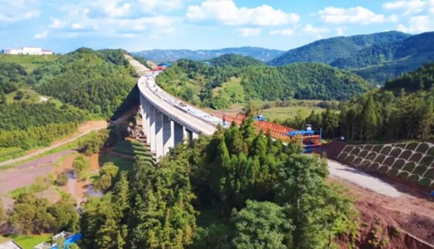 深山峡谷架长龙！云南多条高速公路建设刷新进度