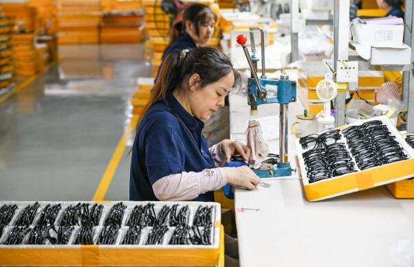 装备做“减法” 订单做“加法”——中国企业抢抓“轻户外”海外商机