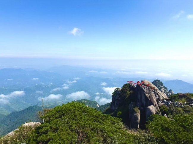 天柱山：一石擎风骨，一陨懂寻常