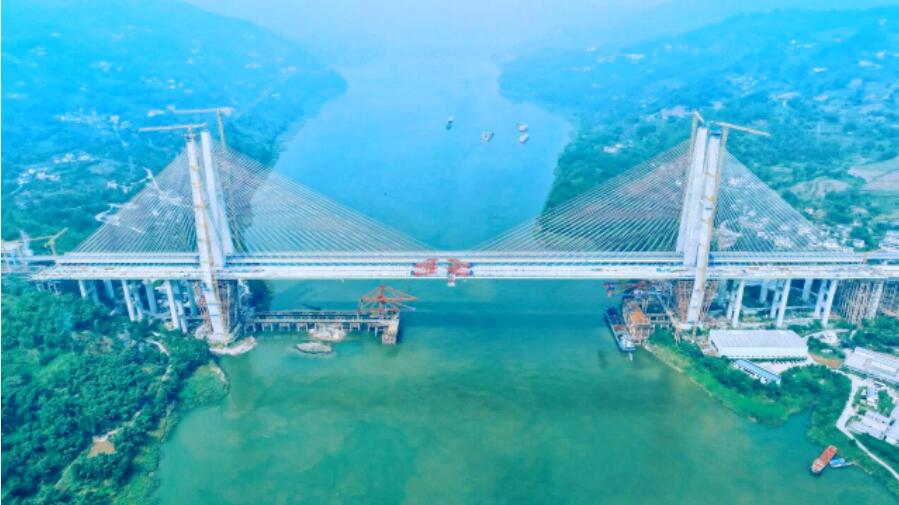 渝万高铁石沱长江大桥公路桥顺利合龙