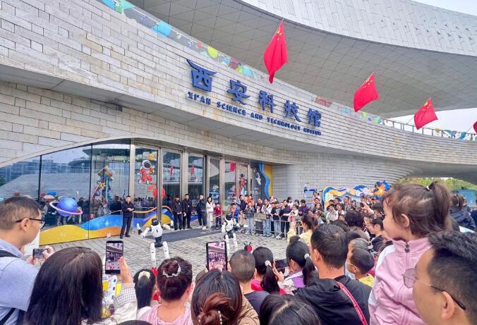 从“看风景”到“探未来”，科技游“点亮”假日文旅新体验