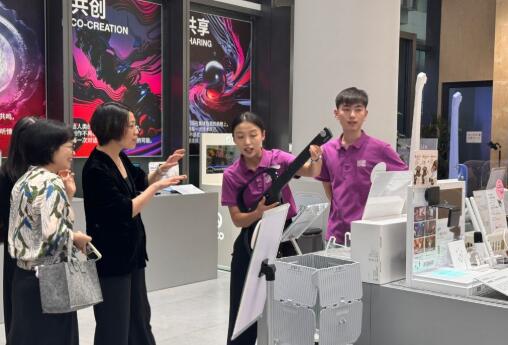 从“黑科技”到“贴心伴”：AI消费解锁假日新体验