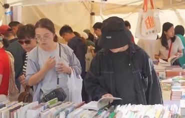阅读点亮假期生活 书香中国蔚然成风