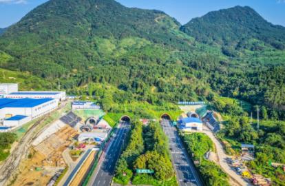 广东加速推进广韶高速改扩建工作 未来将缓解京港澳高速交通压力
