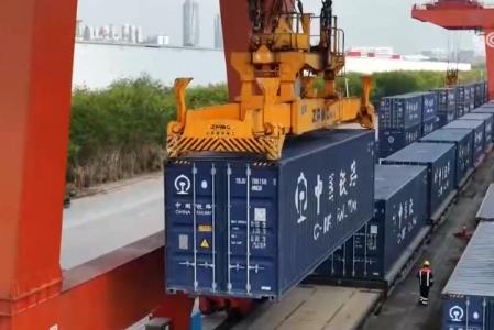 铁路与海关“快速通关”加持 中越班列实现“天天班”常态化开行