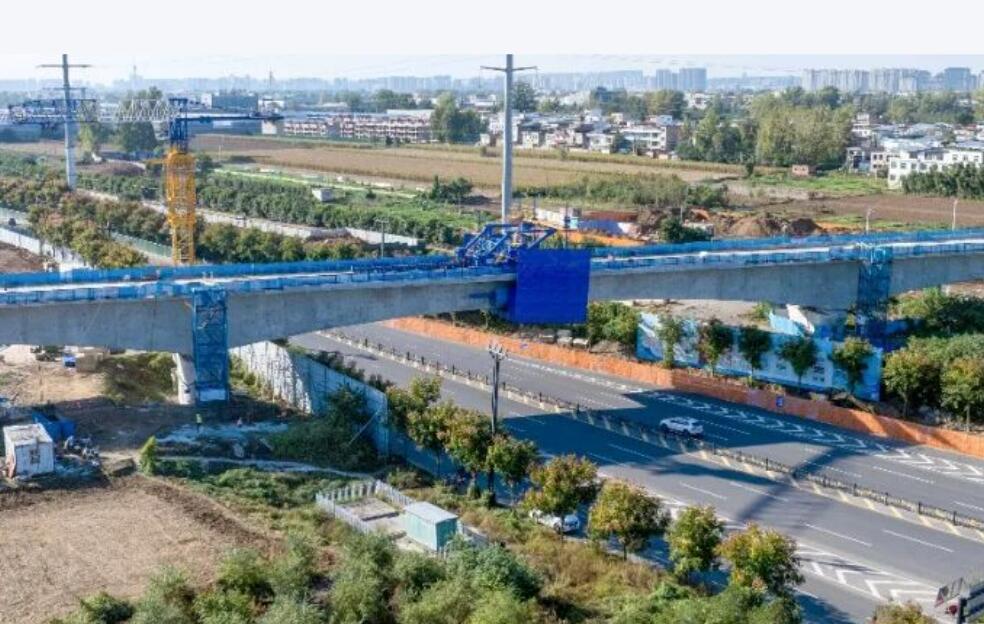 焦济洛平高铁全线首个大跨度连续梁合龙