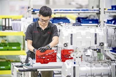 青岛各区市全力保障重点项目加速推进：只争朝夕，重大项目落地“等不起”