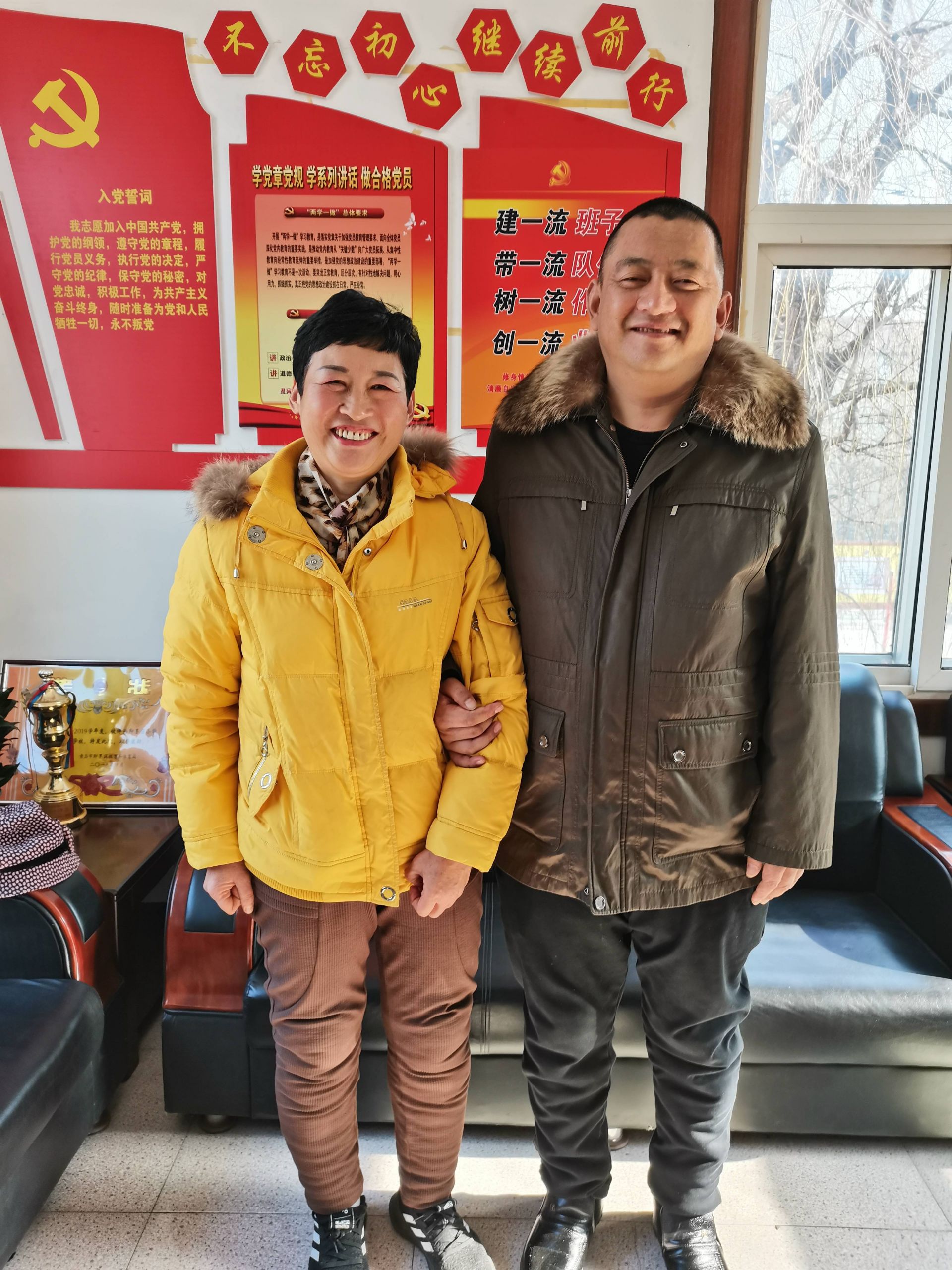 “师生故事”引爆网络，“毕业30年被老师留400次作业”后续