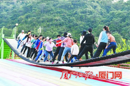 旅游产业红红火火 村民钱袋鼓鼓囊囊