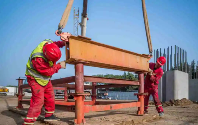 提速!崇文大道跨宁安大道项目预制盖梁、墩柱浇筑完毕​