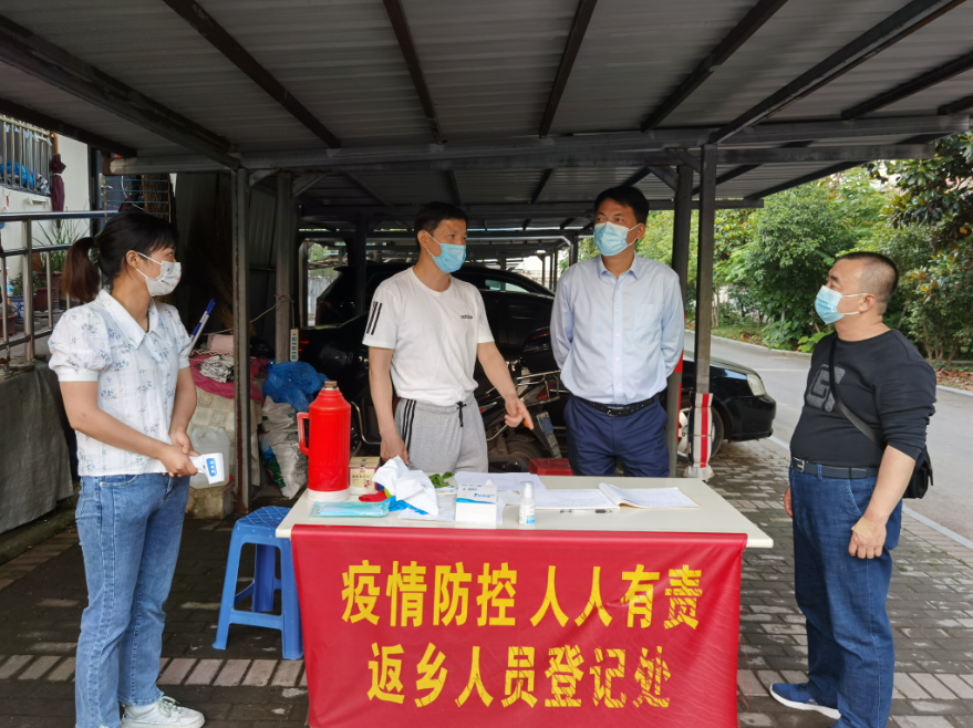 六安市烟草专卖局深入共建社区看望隔离群众 检查疫情防控