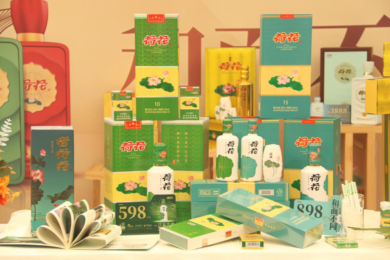 荷花酒亮相凯迪拉克优惠盛典，收获极高关注度