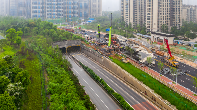 历时76天，三环线梅溪湖隧道噪音整治提前完成全封闭声屏障施工