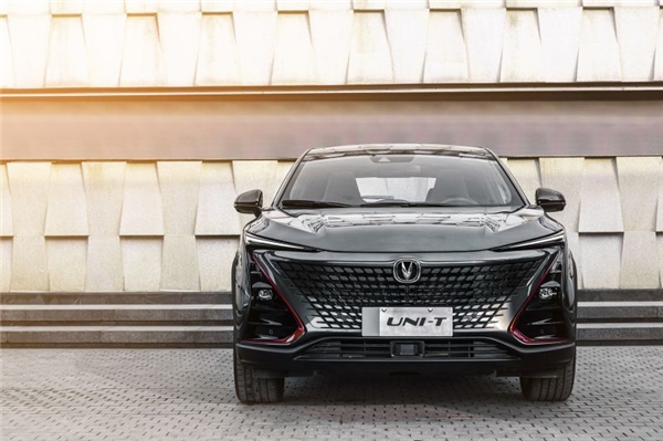 长安UNI-T拥抱年轻化，直击潮流青年内心