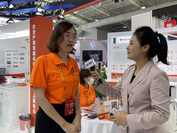 橙色云董事长、总经理赵迎芳女士接受央视记者采访 橙色云董事长、总经理赵迎芳女士接受央视记者采访