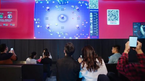 ​科技感满满！海底捞吸引“Z世代”的方法很新潮