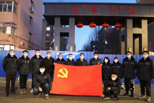 封闭小区立围挡 筑起坚实抗疫防线