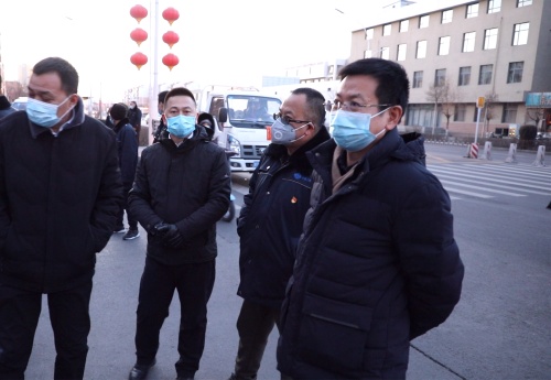 封闭小区立围挡 筑起坚实抗疫防线