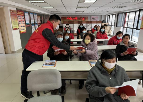 迎春花开学雷锋，三月暖阳入人心