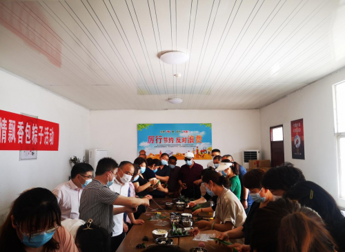 悠悠艾草香，浓浓端午情——商水县烟草专卖局开展包粽子迎端午活动