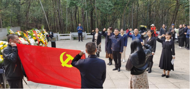 紧握新时代“接力棒” 在新征程上奋力书写青春最美答卷