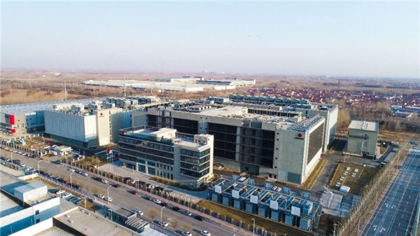  万国数据发布2023年第三季度财报——再获两笔超大规模订单，净新增签约面积超16,000平方米 