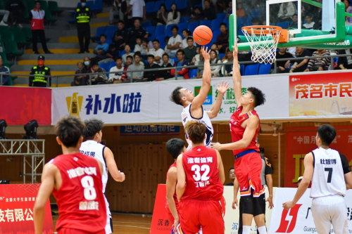 东鹏补水联手高校燃爆球场 掀起热血风暴