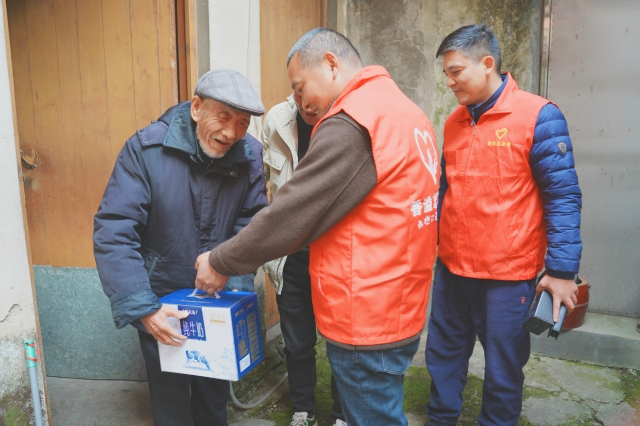 惠民行动传温暖，真情服务再“升温”