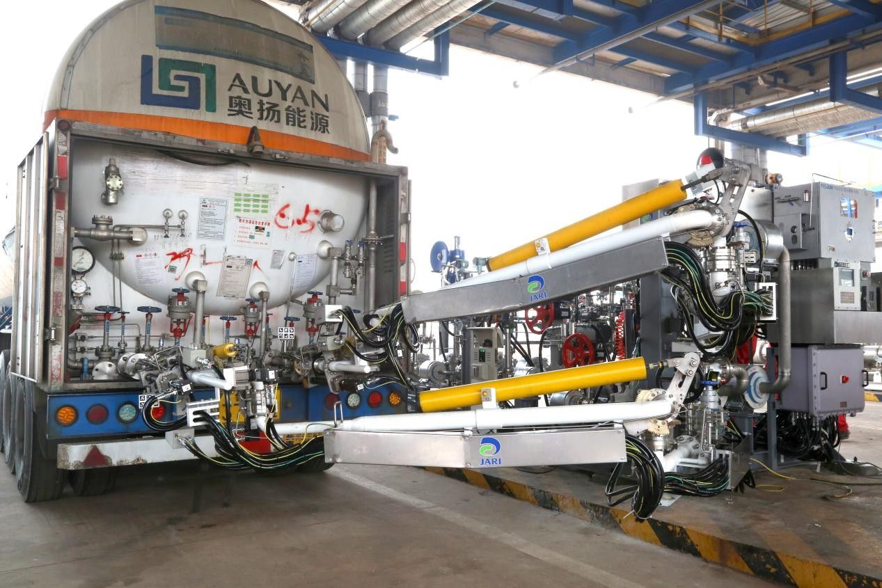国内首台“无人介入”LNG全自动化装车撬首装成功