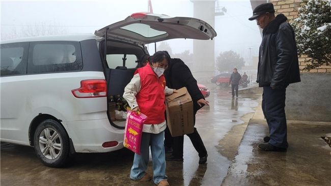 陕西礼泉：扎实做好春节前慰问防返贫监测对象、老党员和困难客户活动