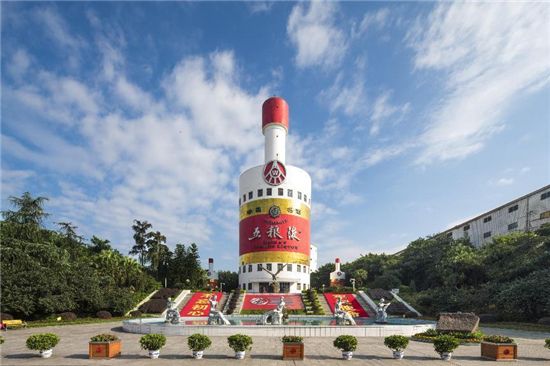 拉紧相知相亲纽带 五粮液与龙年春节一起走向世界