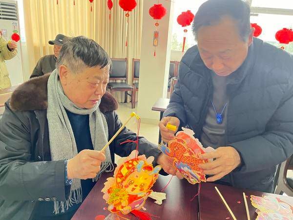 佳节团圆乐，桑榆笑开颜