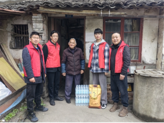 “香溢”志愿红 书写新时代雷锋故事