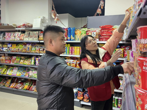 河南原阳：春暖花开时 服务加温中