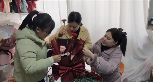 河南安阳：花艺书香沁初心，情暖三月绽芳华