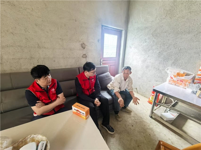 华南党支部开展走访慰问活动