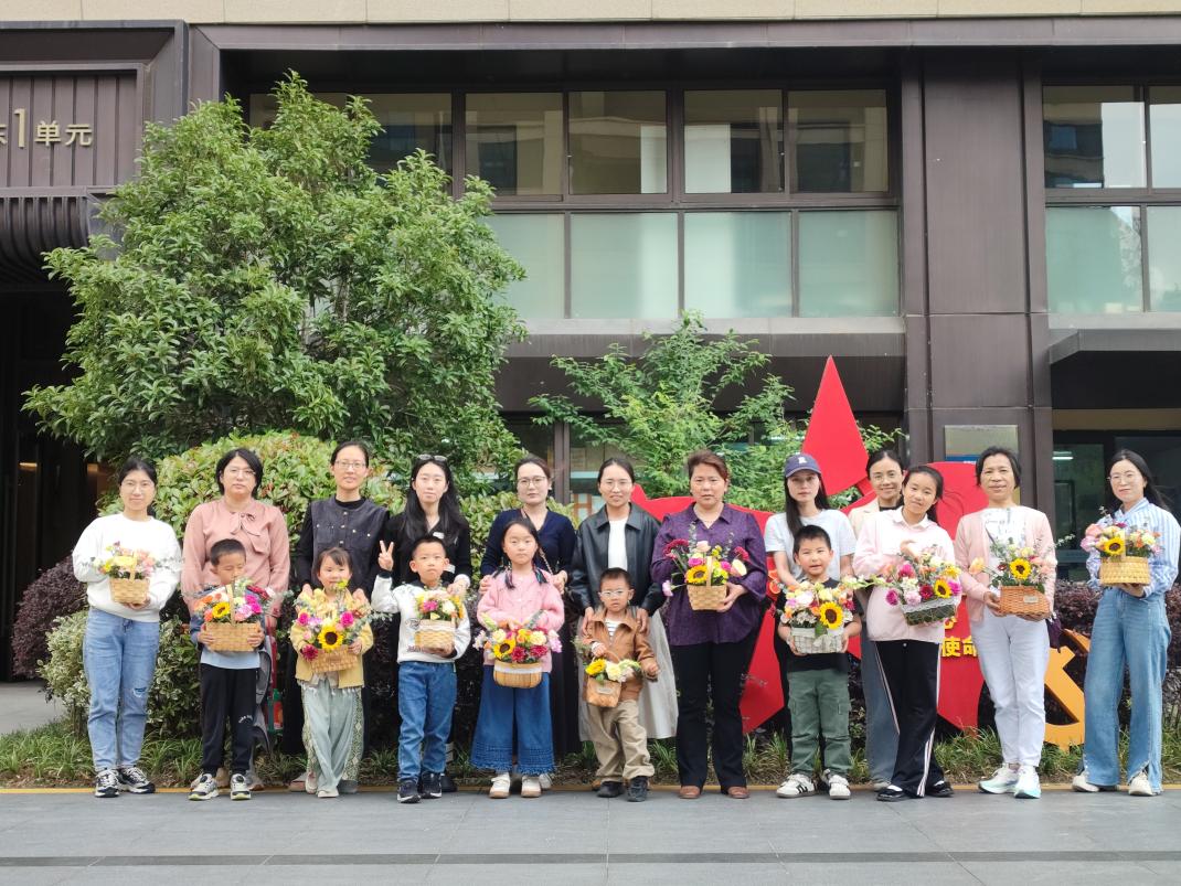 花香传情 礼赞母爱  ——中建东孚苏州公司开展母亲节主题插花活动