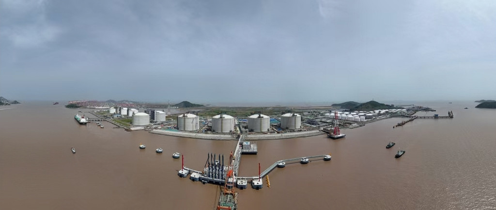 能源保障再升级！上海LNG站线扩建项目码头工程通过交工验收