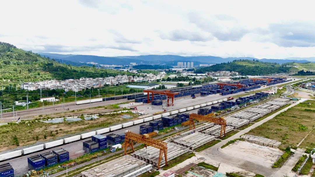 中老铁路国际货物列车（玉溪—万象）实现双向开行