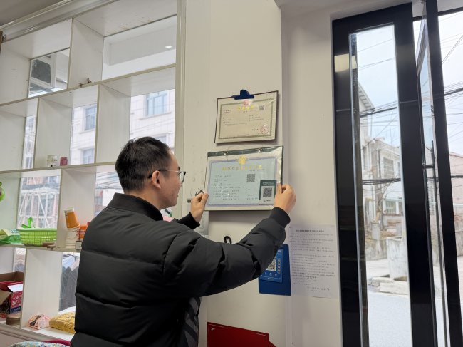 湖北蕲春：暖心送证下乡门 法治护航富农家