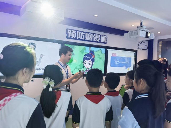 武汉市洪山区烟草专卖局：多维发力织密防护网 全域共治守护少年郎
